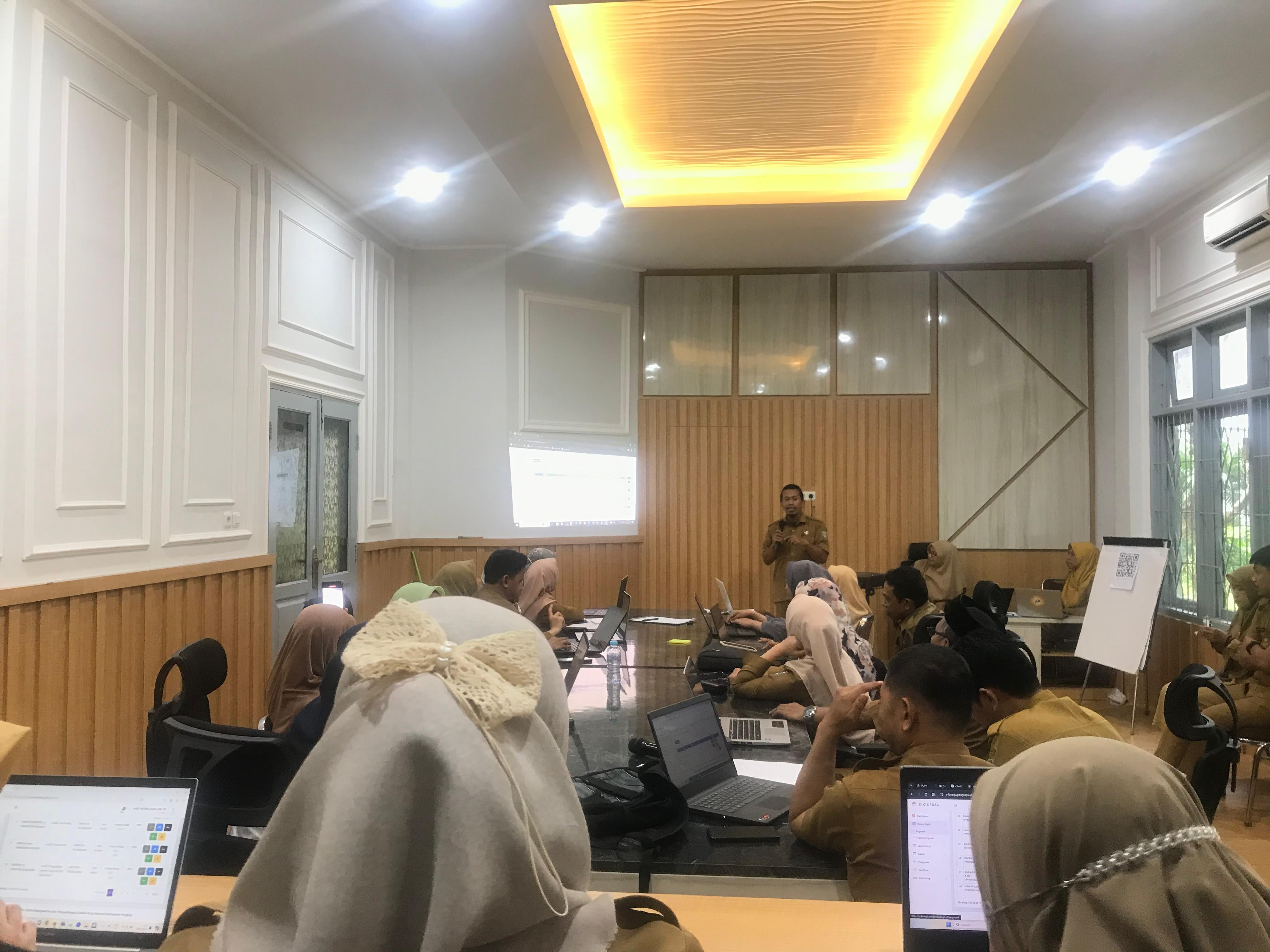 Sosialisasi draft perbup dan teknis penggunaan aplikasi kinerja